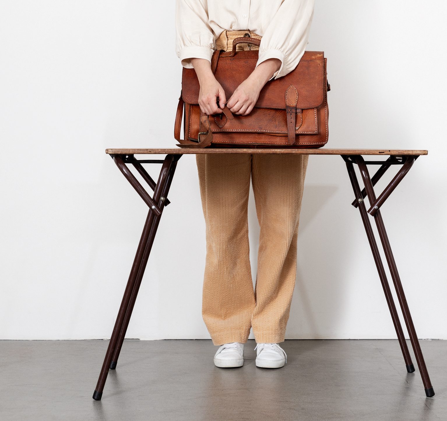 Table with a laptopbag on top of it